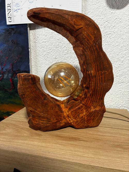 Lámpara artesanal de tronco macizo con bombilla LED vintage – Pieza única