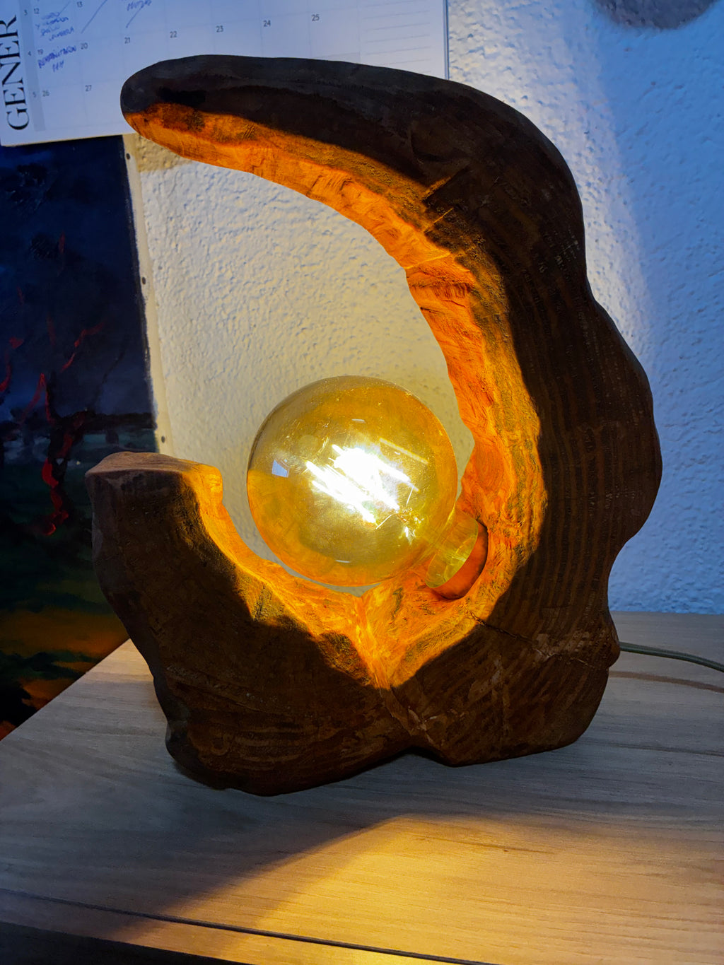 Lámpara artesanal de tronco macizo con bombilla LED vintage – Pieza única